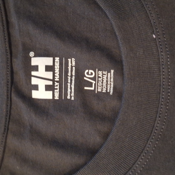 2/$25-Helly Hansen t-shirt - Picture 3 of 3